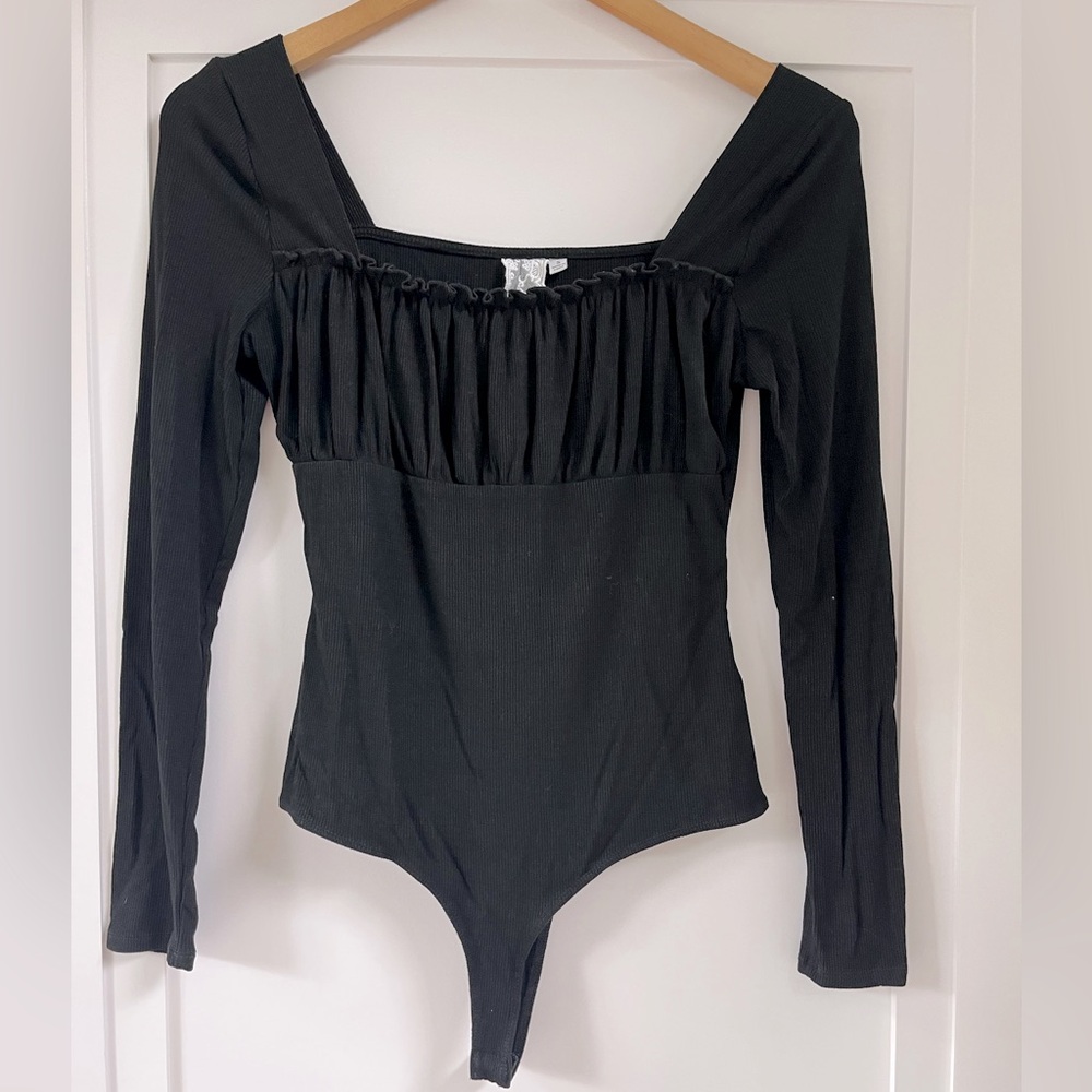 Sadie & Sage Black long sleeve bodysuit